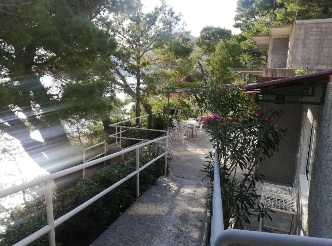 Apartmani Mares - 20 M From The Beach Brela Kültér fotó