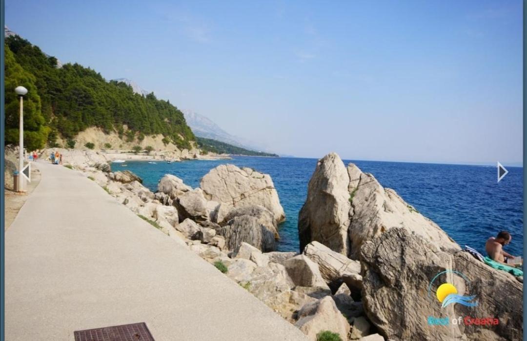 Apartmani Mares - 20 M From The Beach Brela Kültér fotó