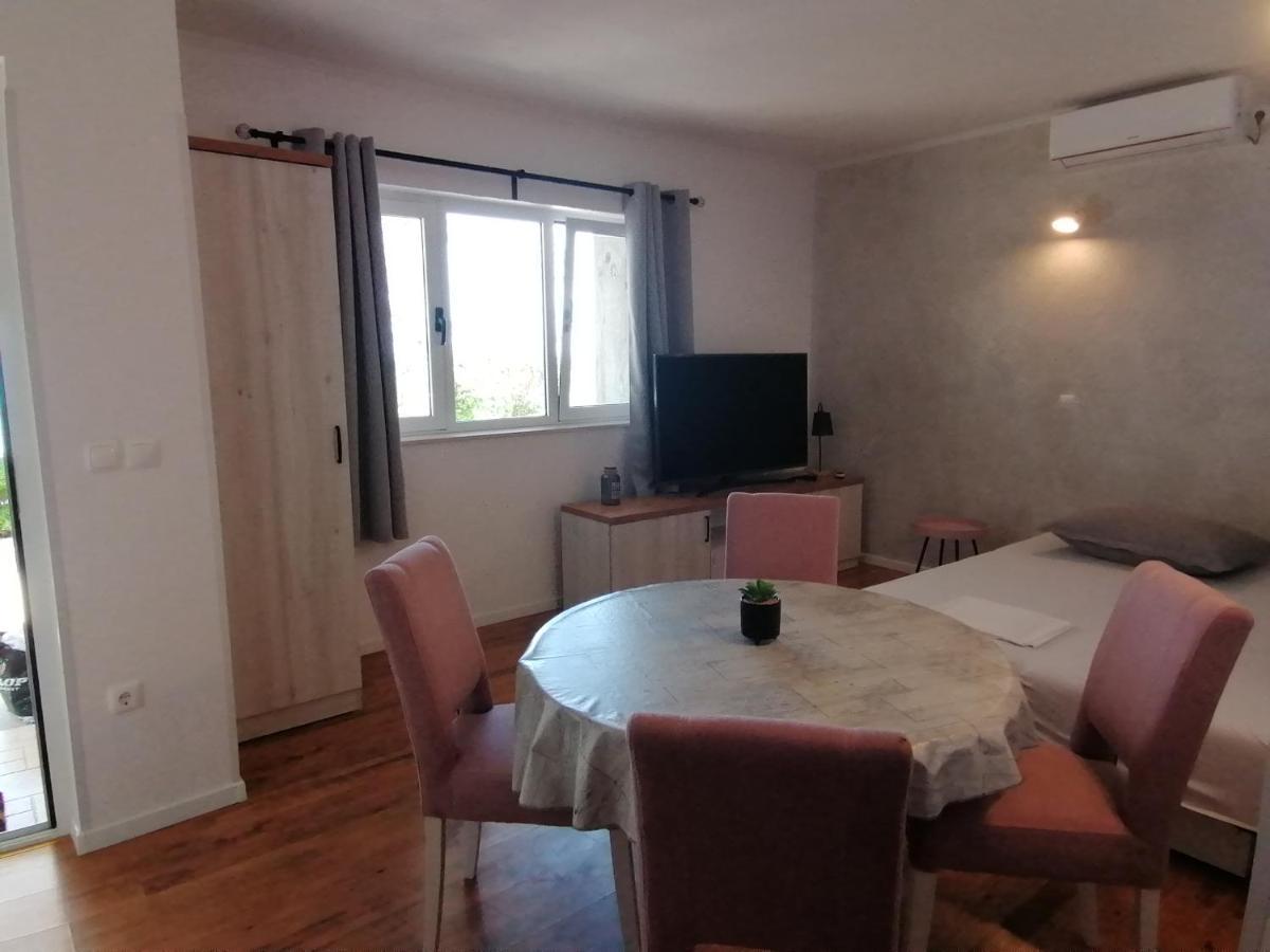 Apartmani Mares - 20 M From The Beach Brela Szoba fotó