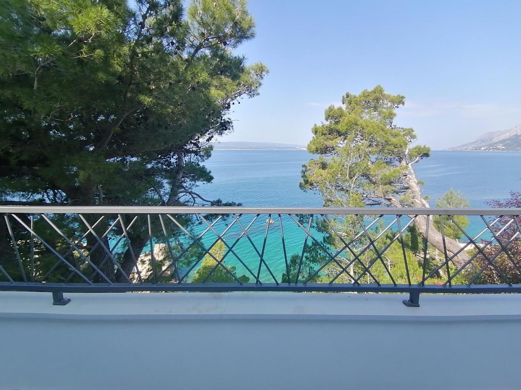 Apartmani Mares - 20 M From The Beach Brela Kültér fotó