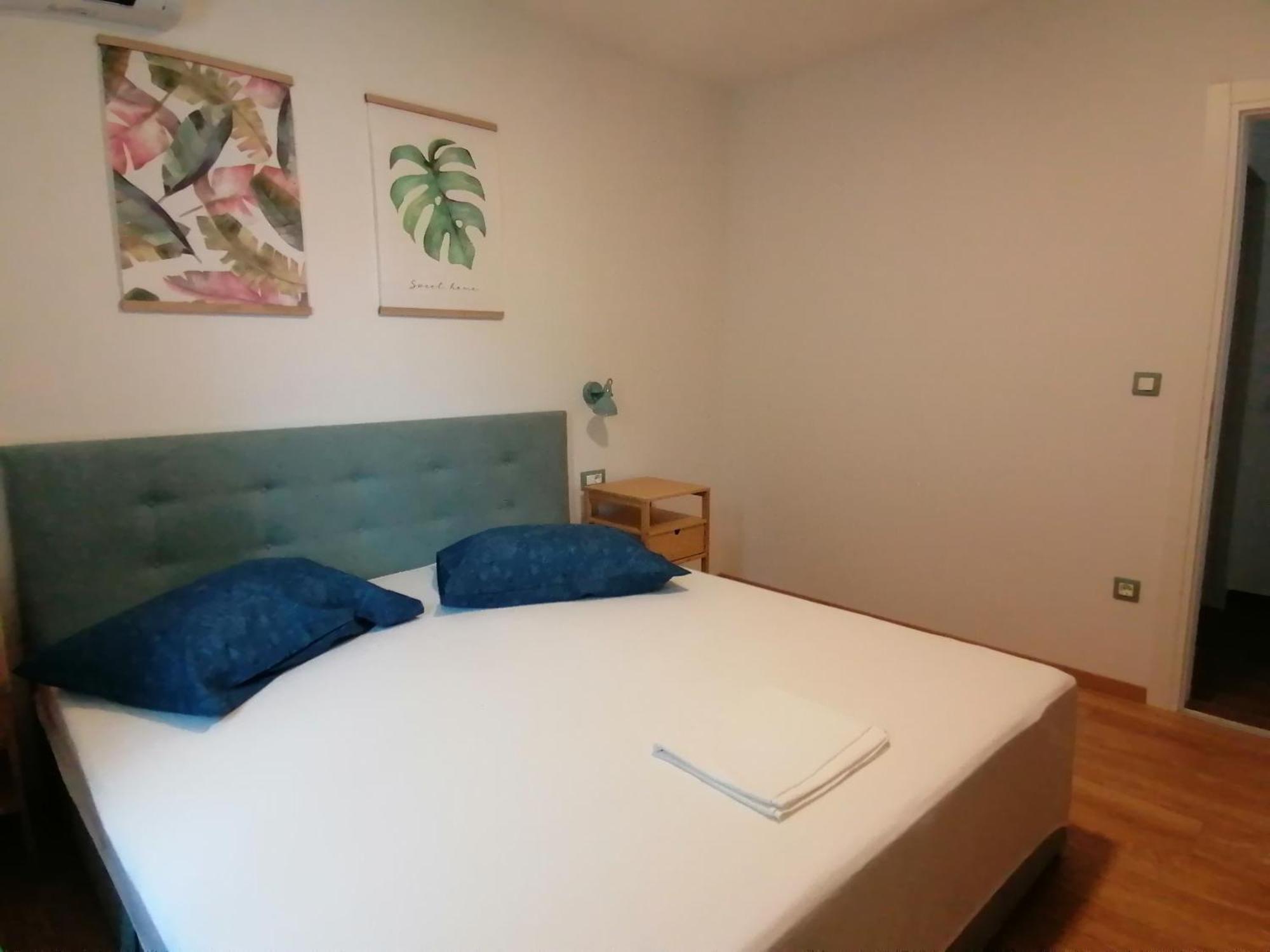 Apartmani Mares - 20 M From The Beach Brela Kültér fotó