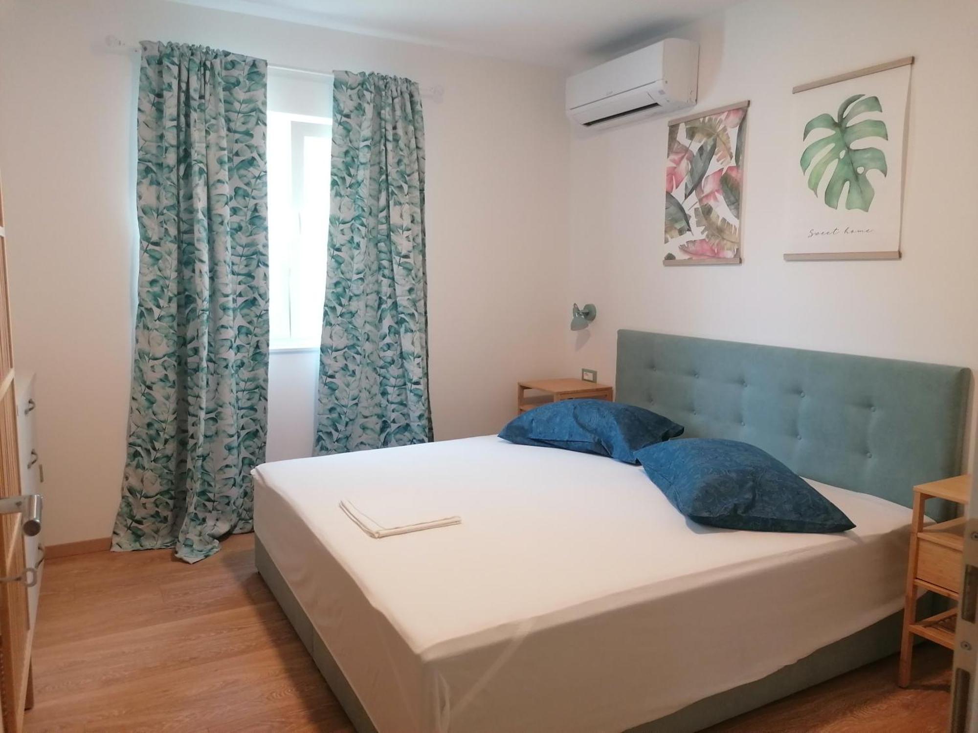 Apartmani Mares - 20 M From The Beach Brela Kültér fotó