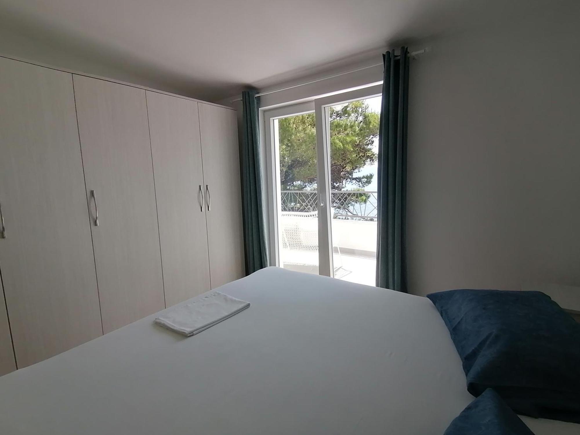 Apartmani Mares - 20 M From The Beach Brela Kültér fotó