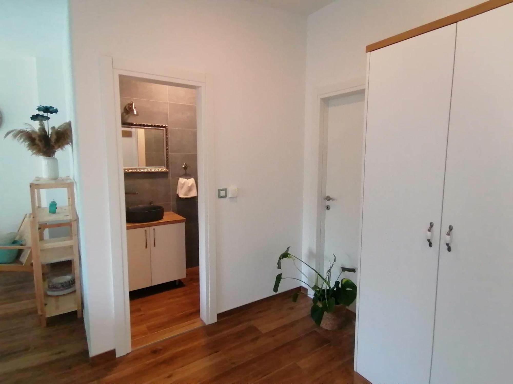 Apartmani Mares - 20 M From The Beach Brela Kültér fotó