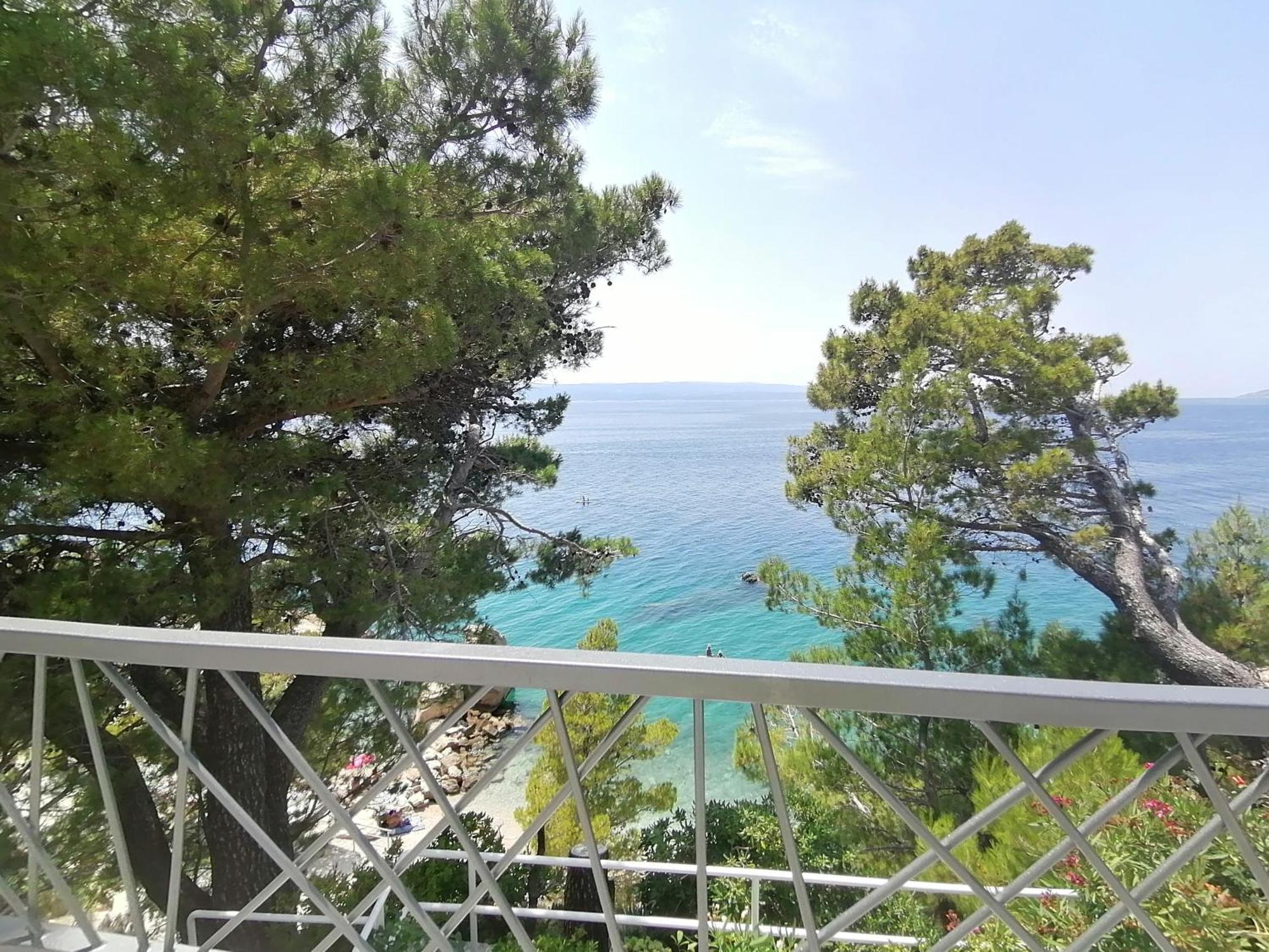 Apartmani Mares - 20 M From The Beach Brela Kültér fotó